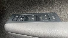 Volvo XC40 2.0 B4P Plus Dark 5dr Auto Petrol Estate